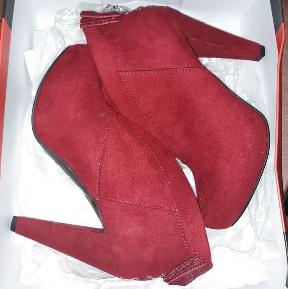 New with box Guess red bootie heels - Picture 4 of 4